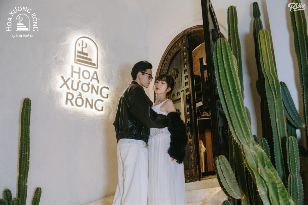 quan ca phe hoa xuong rong lang man