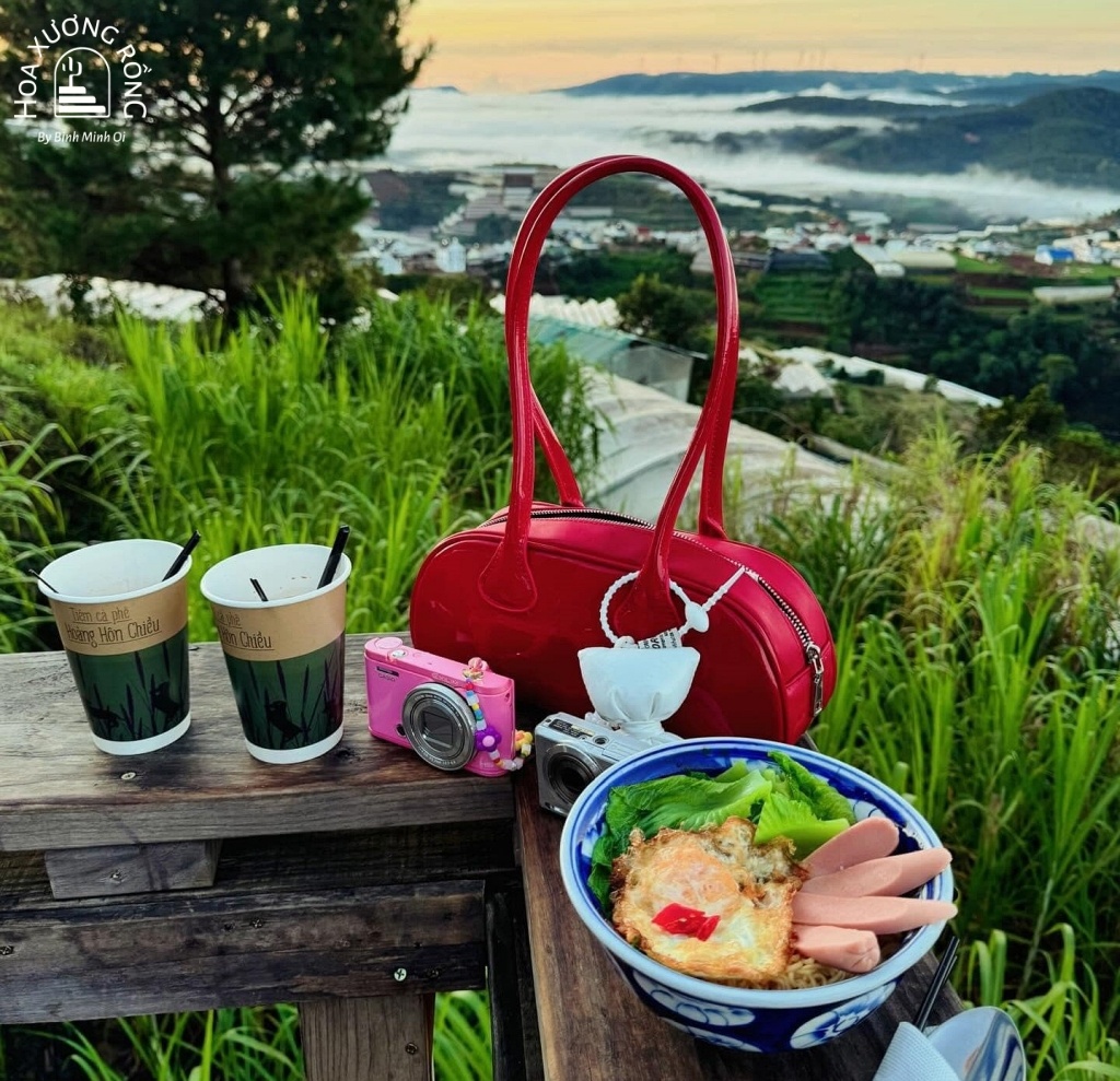 Dùng bữa sáng và đồ uống ngon miệng giữa không gian đẹp mê mẩn ở Tiệm cà phê Hoàng Hôn Chiều