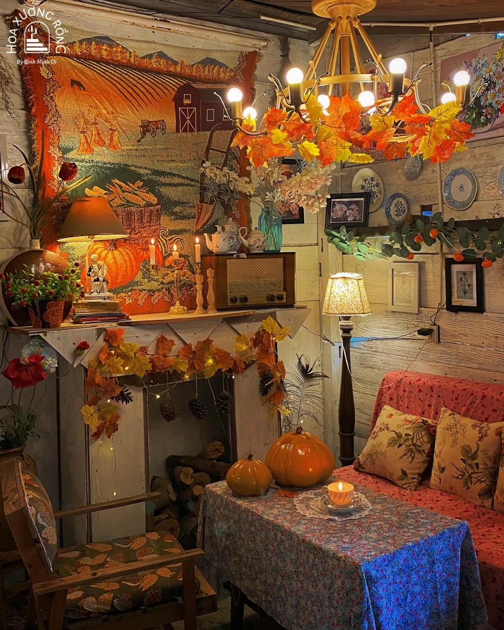 Dưới Tán Thông Già Coffee House là một quán cà phê mang phong cách Cosy Bohemian ấm cúng và lãng mạn