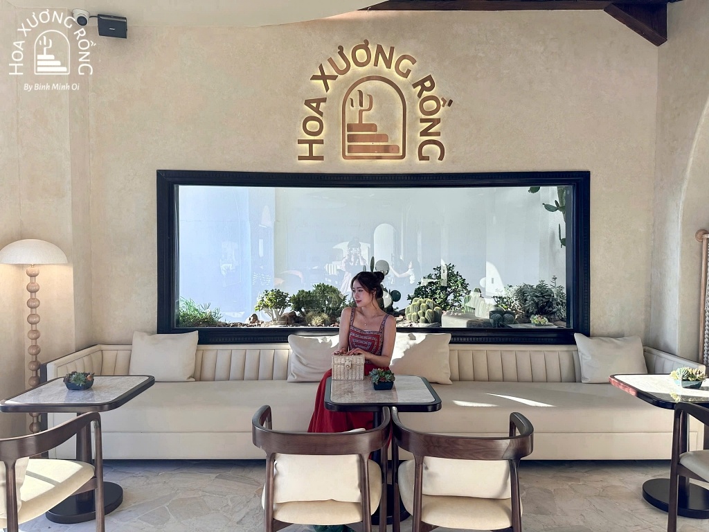 Phong cách thiết kế Địa Trung Hải ở quán cafe Hoa Xương Rồng tạo nên không gian độc đáo và thu hút