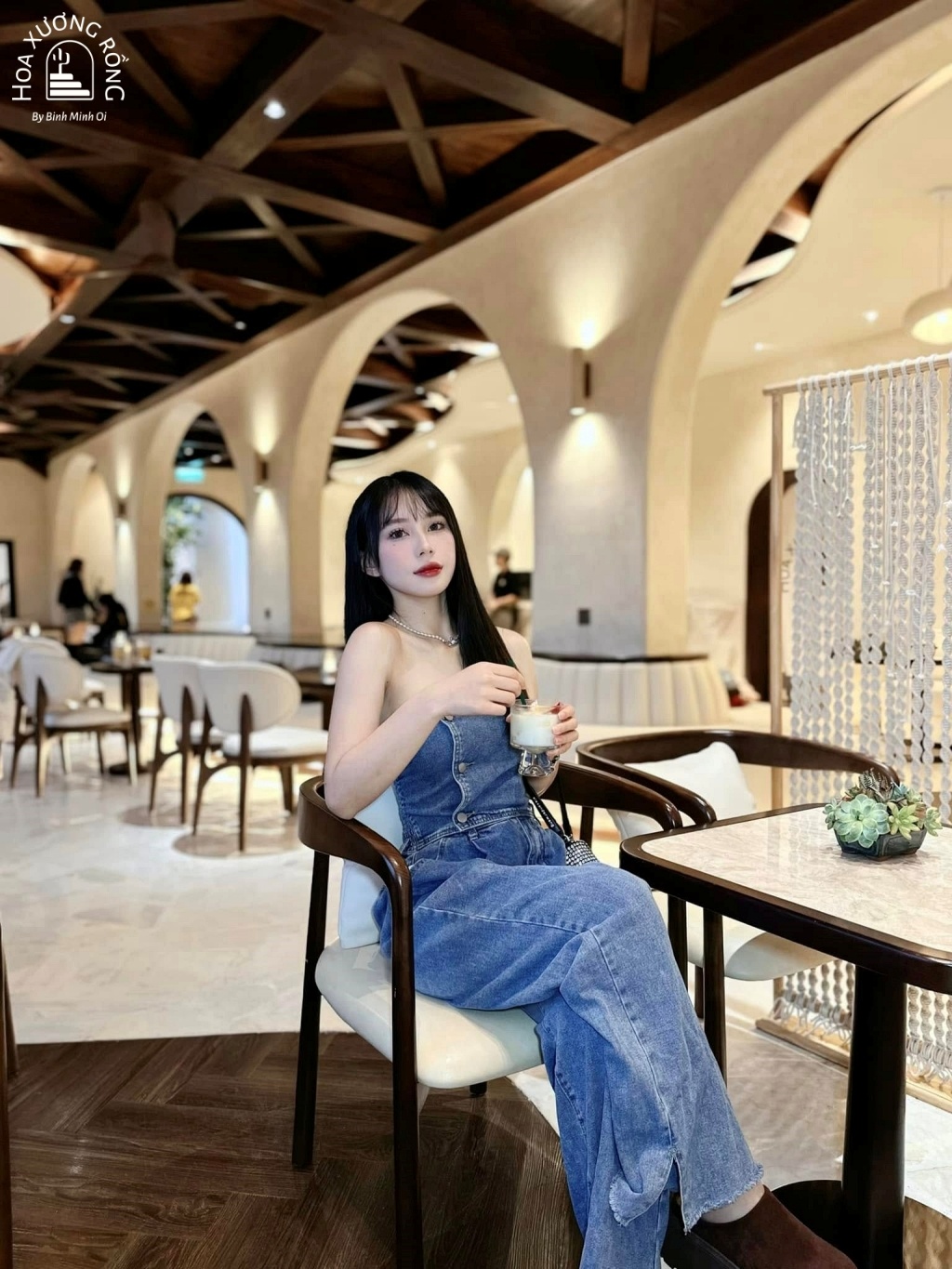 Không gian quán Hoa Xương Rồng được thiết kế theo phong cách Địa Trung Hải, mang lại cảm giác thân thiện, yên bình